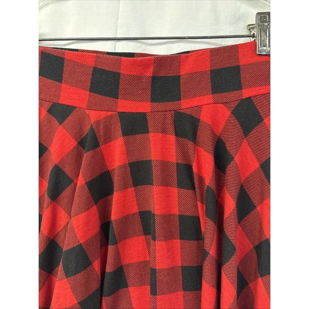 DJT Skirt With Attached Shorts Skort Women’s Size XL Red Black Plaid Pull On